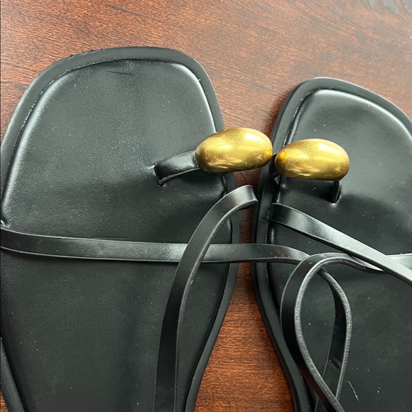 Zara Elegant Black Sandals with Gold toe ring - Picture 3 of 5
